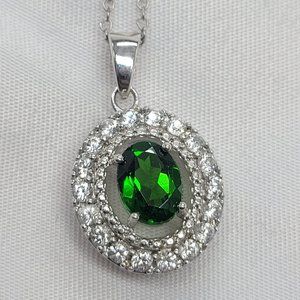 NWOT 925 Necklace with round Pendant with Emerald Stone.